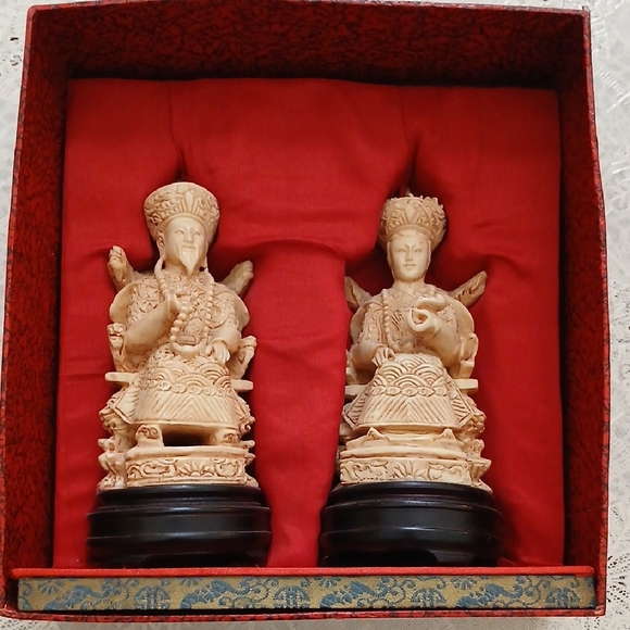Other - Intricate Carved Figurines in Decorative Box Vintage